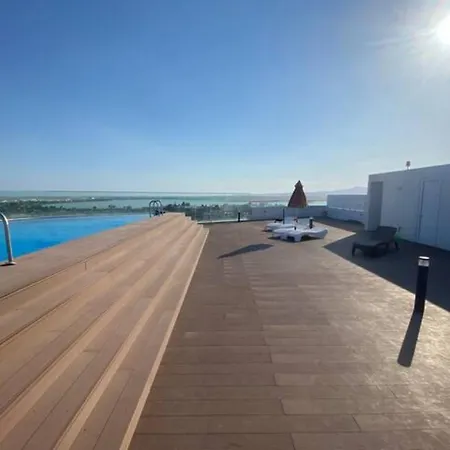 Mckenzie 2 Bedrooms Seaview Apartmán *