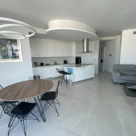 Mckenzie 2 Bedrooms Seaview Apartment
