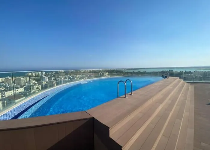 Mckenzie 2 Bedrooms Seaview * Ларнака