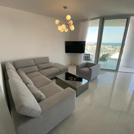 Mckenzie 2 Bedrooms Seaview Apartment Larnaca