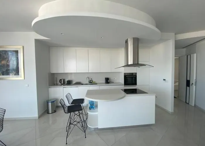 Mckenzie 2 Bedrooms Seaview * Larnaca